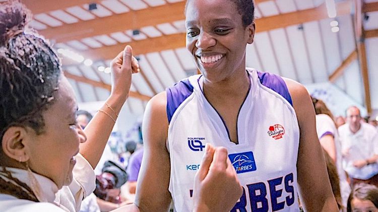 BALLE ORANGE - Tarbes surprend Basket Landes. L’Élan vers les playoffs